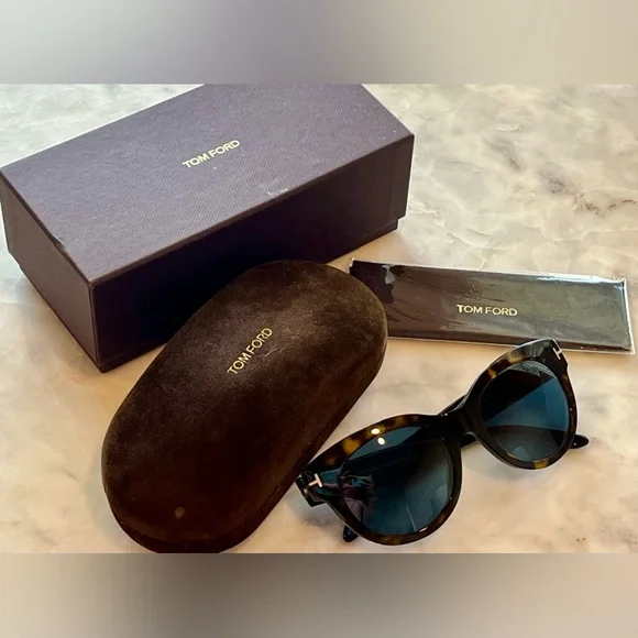 TOM FORD Cats Eye polarized sunglasses with case. - Picture 2 of 6